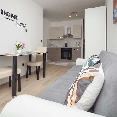 Apartman Ester Apartment *
